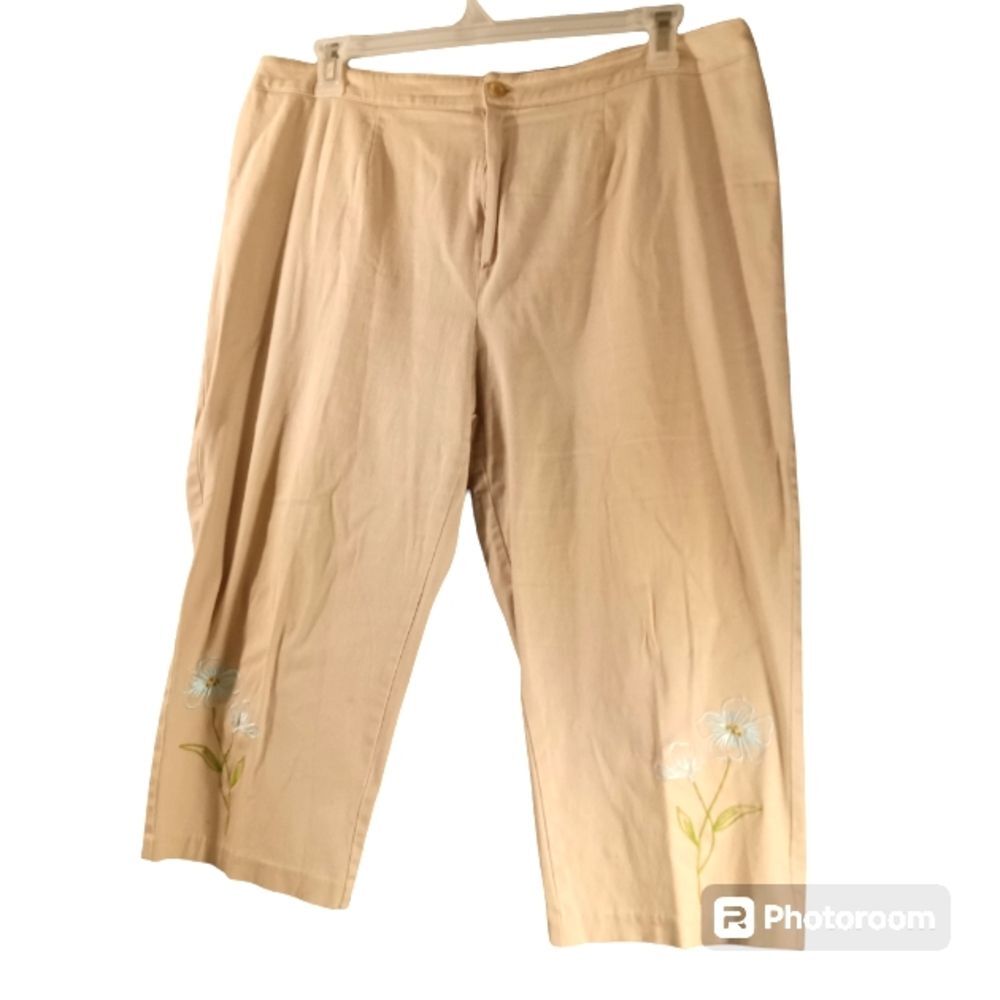 Vintage Embroidered Khaki Capri Pants